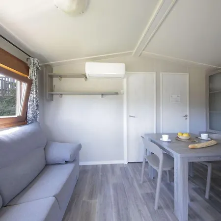 Avec Terrasse A Pour 3 Pers. *