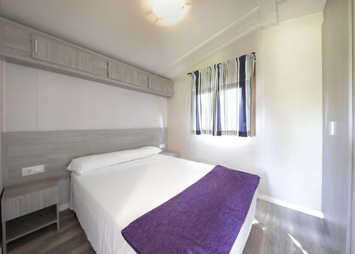 Avec Terrasse A Pour 3 Pers. - Api-1-52-1845 Camping